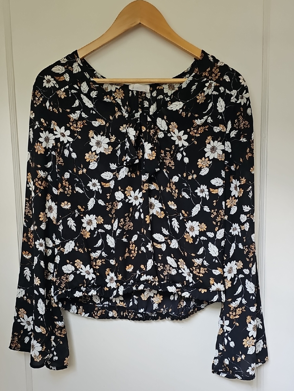 Sienna Sky Black Floral Tie-Neck Blouse (L)